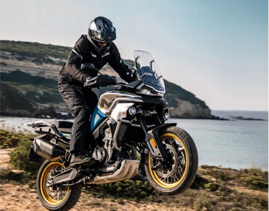 Kde je náhradní palivová nádrž pro motocykly?